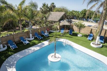 Hacienda Sajorami, en plena playa de Zahora